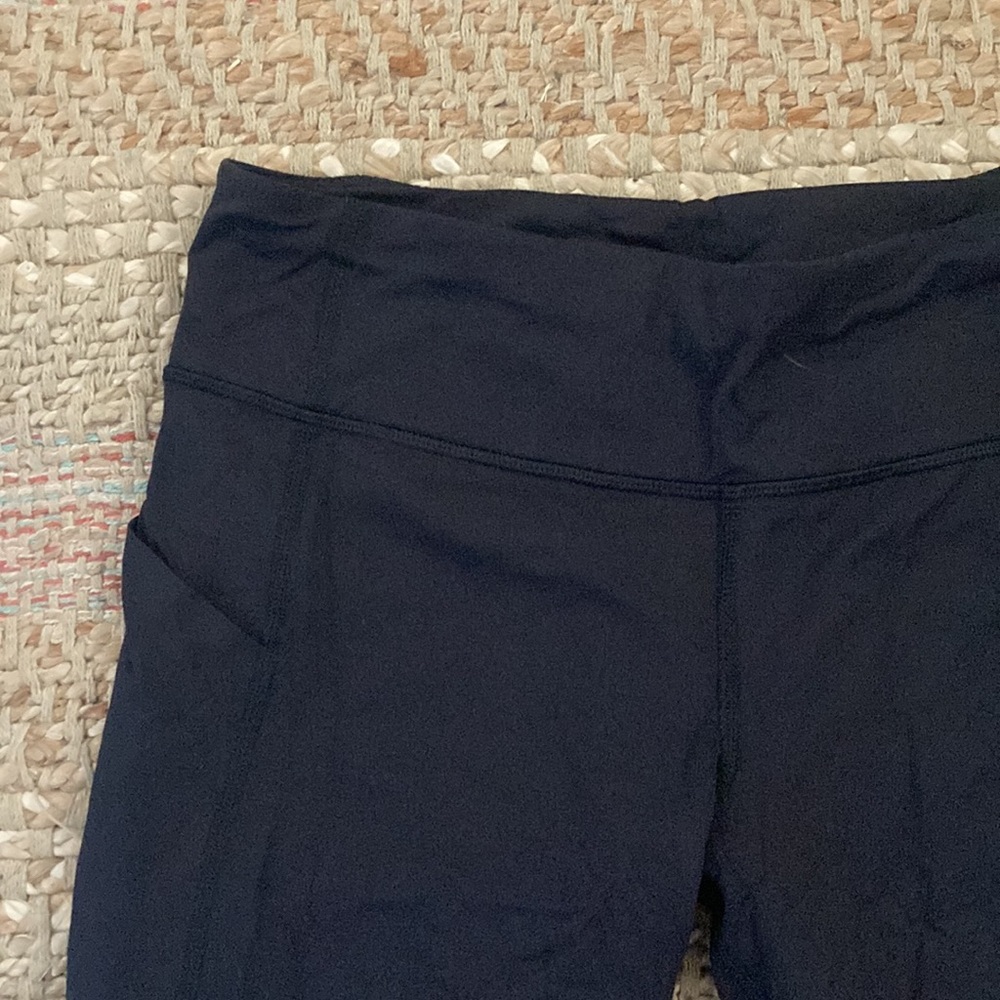 Lulu lemon black leggings in great condition size 8 - Picture 2 of 8